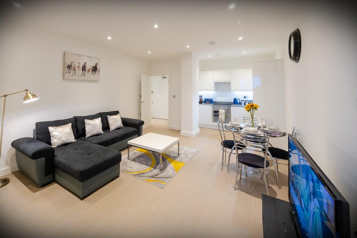 Elegant 1-Bed in St Albans w/ Free Parking & WiFi