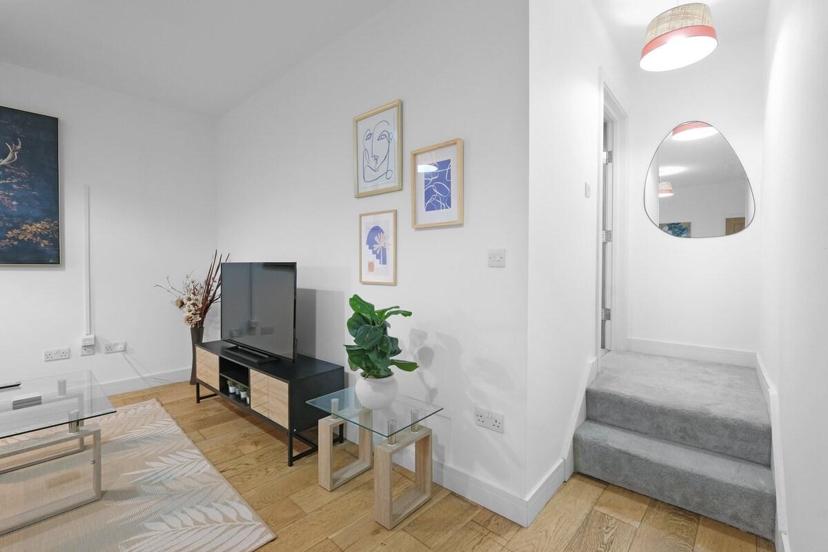 Eastons 1 Bedroom Apartment with Sofa Bed2