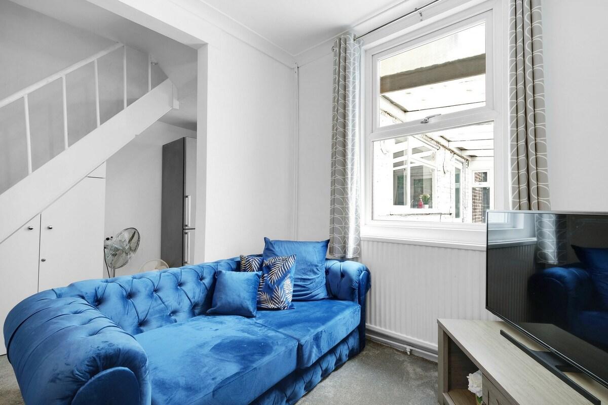 The Charming 3 Bedroom House at Blakes Cottages3