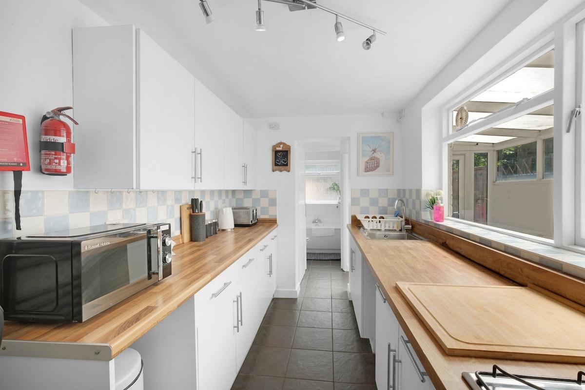 The Charming 3 Bedroom House at Blakes Cottages6