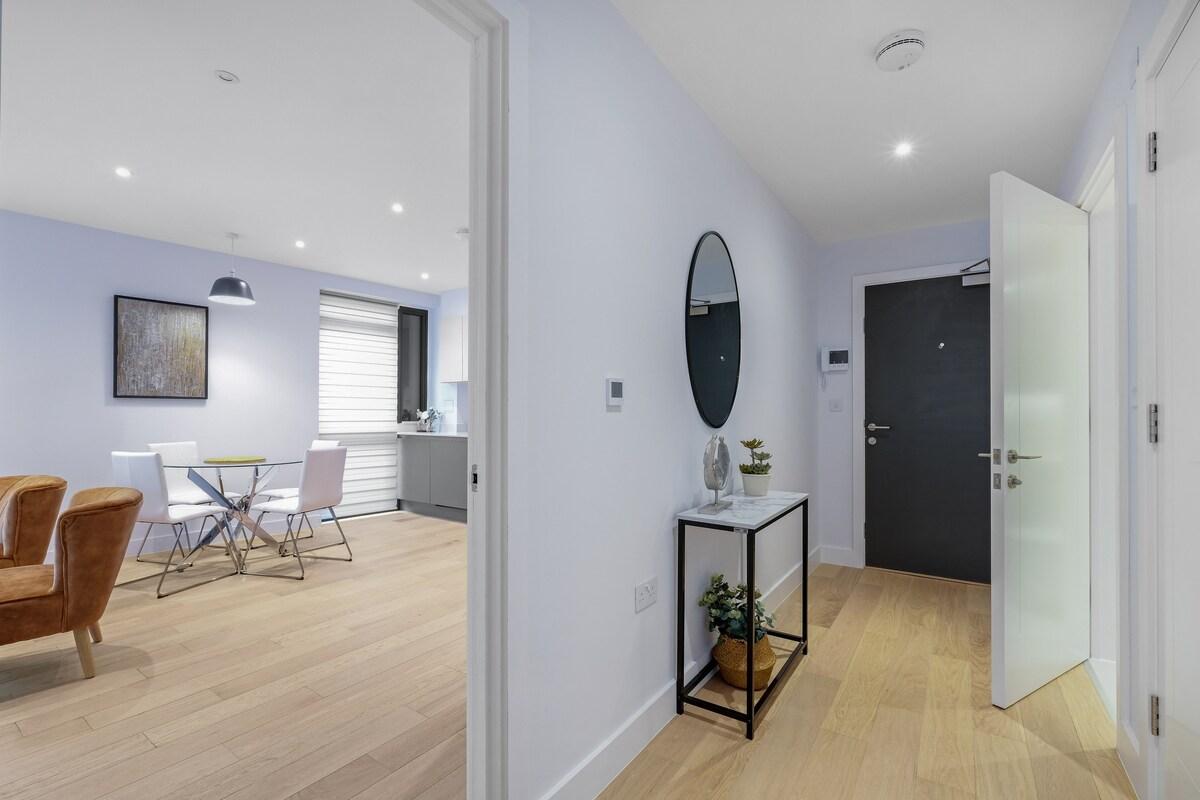 Belmore 2 Bedroom Luxury Apt. + Parking - 066
