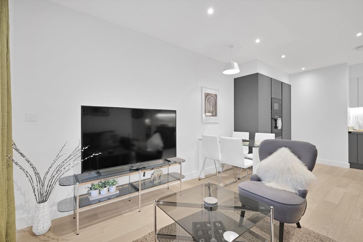 Belmore 2 Bedroom Luxury Apt. with Parking - 092