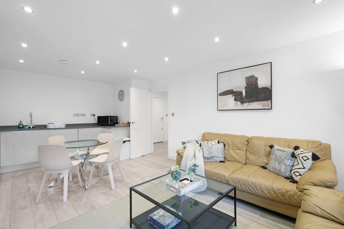 St Martins 2 Bedroom & 2 Bathroom Apt. 3 - Ruislip3
