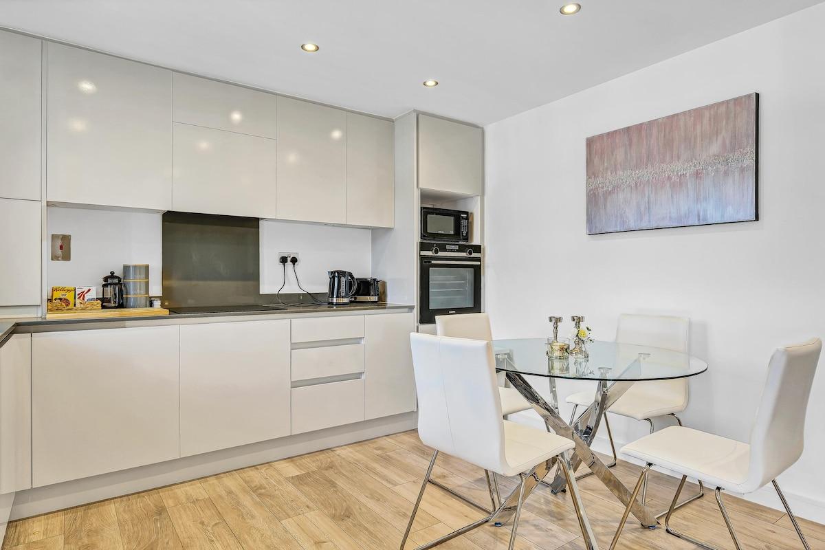 St Martins 2 Bedroom & 2 Bathroom Apt. 6 - Ruislip4