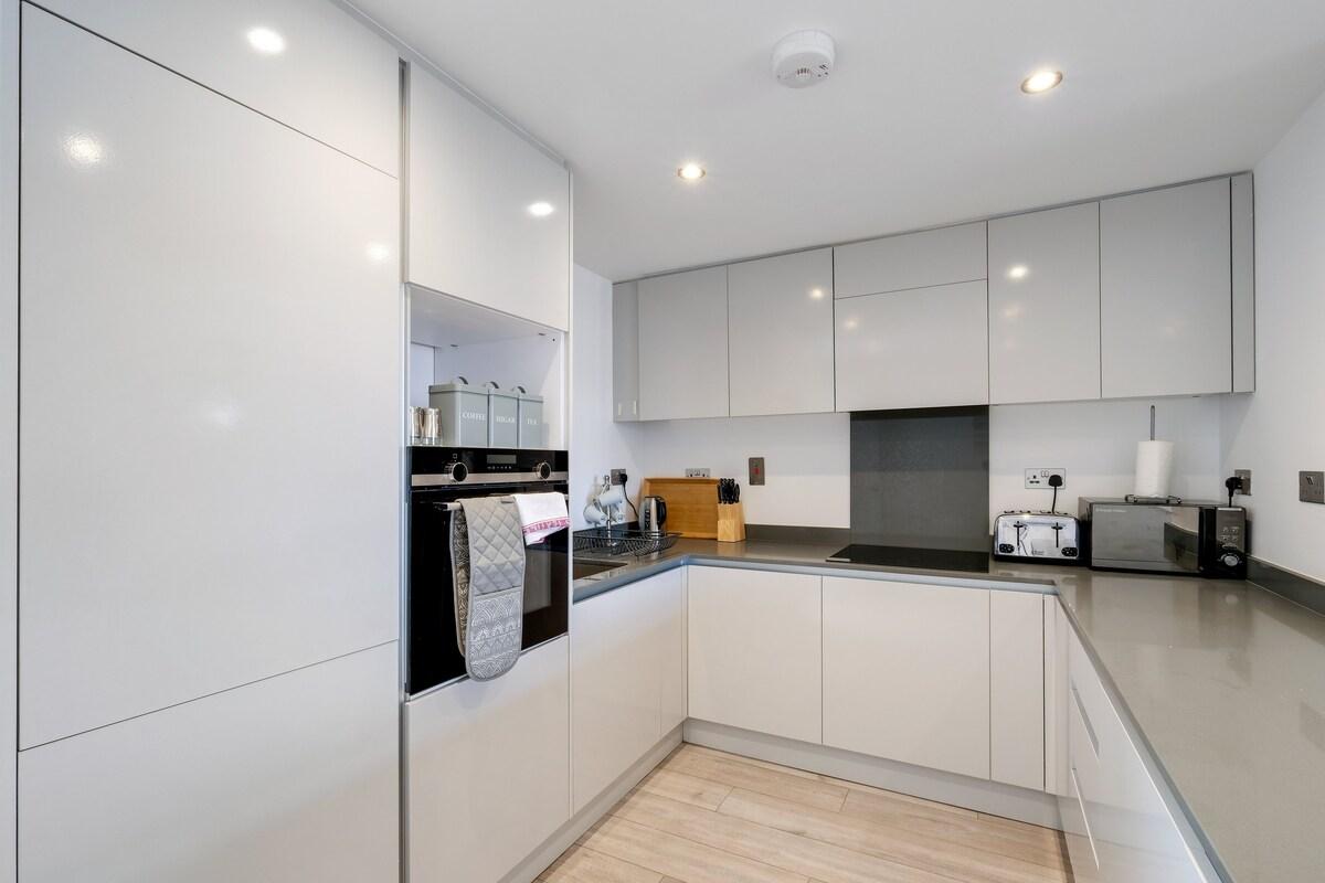 St Martins 2 Bedroom & 2 Bathroom Apt.09 - Ruislip6
