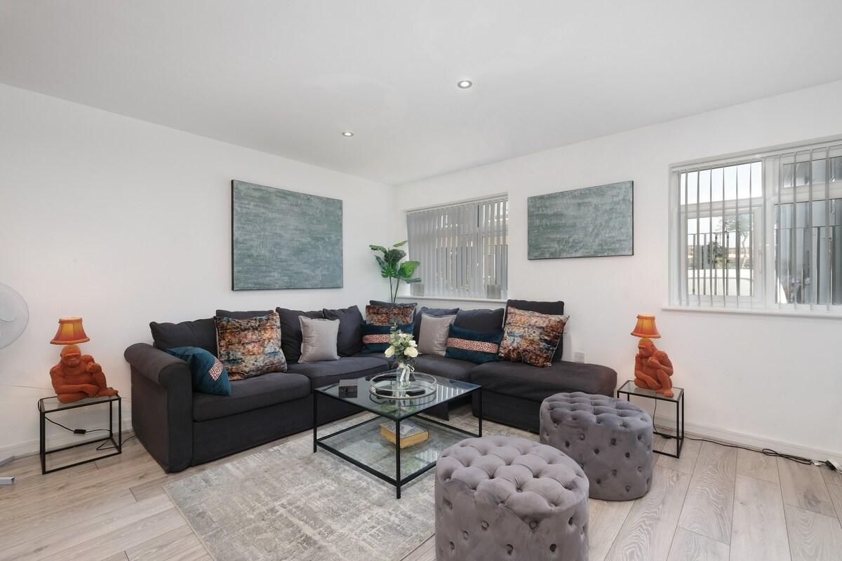 St Martins 2 Bedroom & 1 Bathroom Apt.10 - Ruislip4