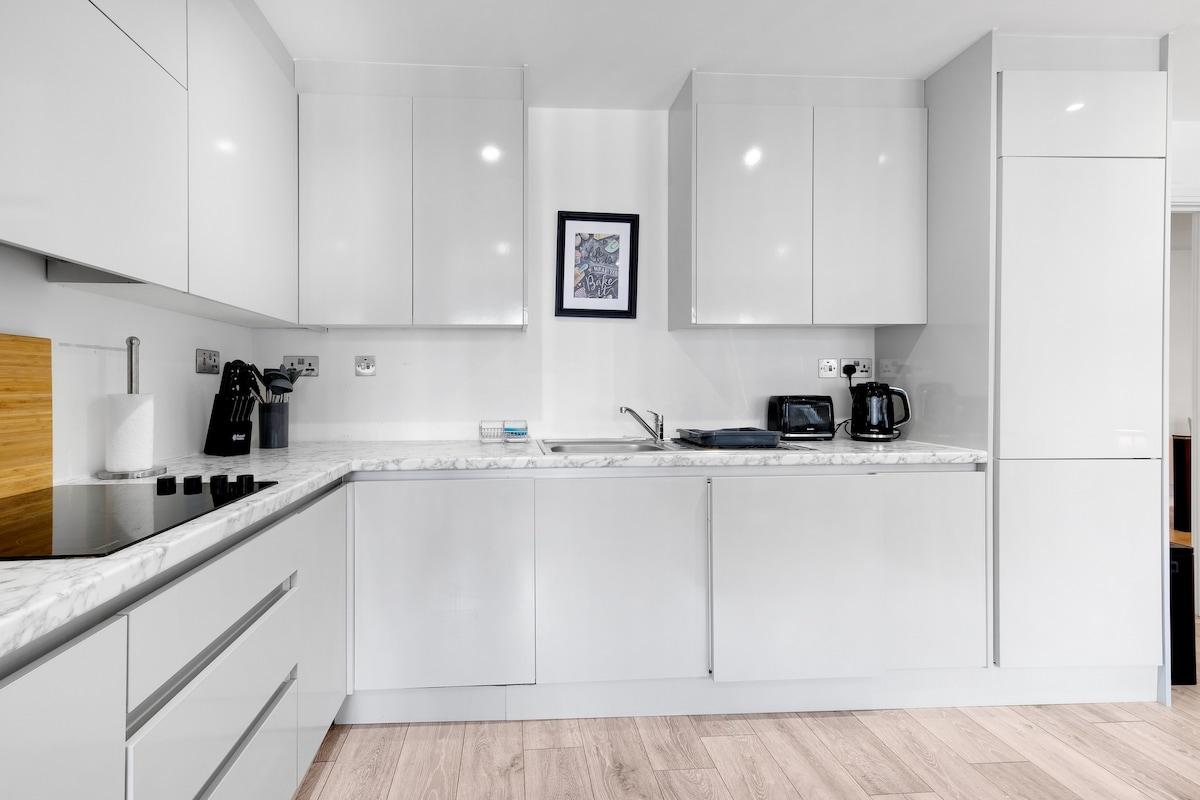 St Martins 2 Bedroom & 1 Bathroom Apt.10 - Ruislip6