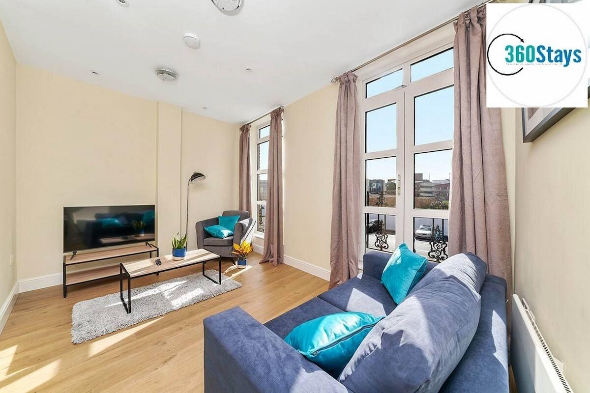 Luxury 2 Bedroom Apt.01 with Parking in Maidenhead2