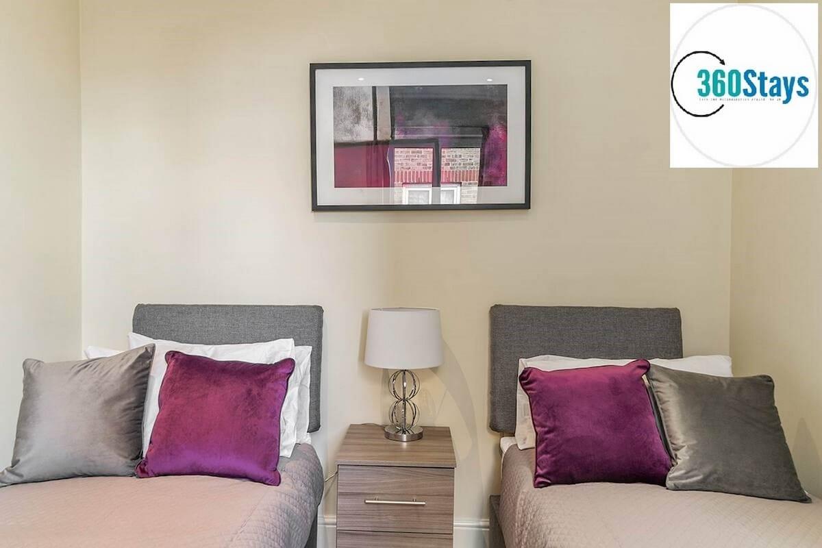 Luxury 2 Bedroom Apt.01 with Parking in Maidenhead3