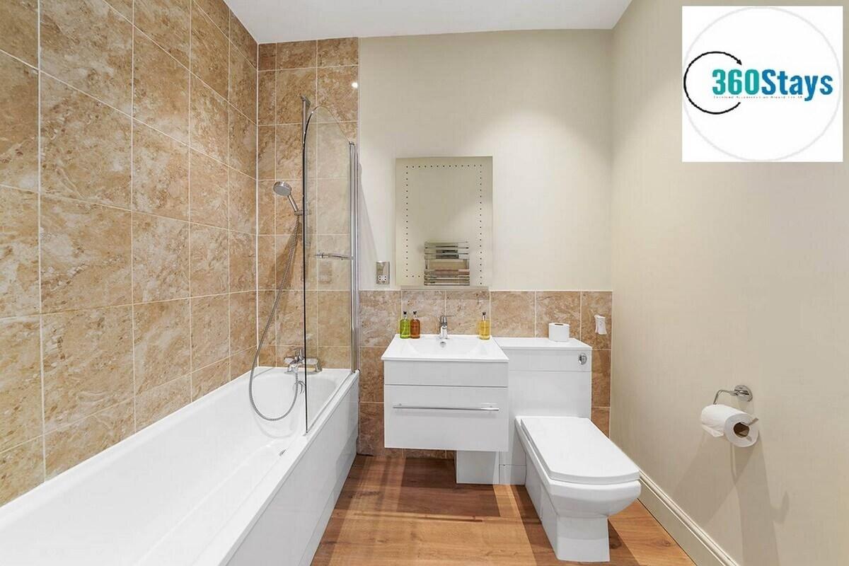 Luxury 2 Bedroom Apt.01 with Parking in Maidenhead6