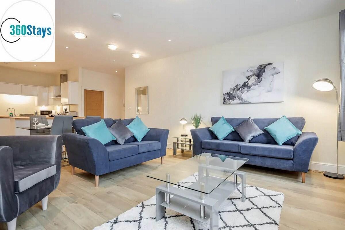 Luxury 2 Bedroom Apt.02 with Parking in Maidenhead