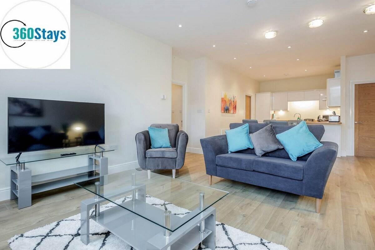 Luxury 2 Bedroom Apt.02 with Parking in Maidenhead2