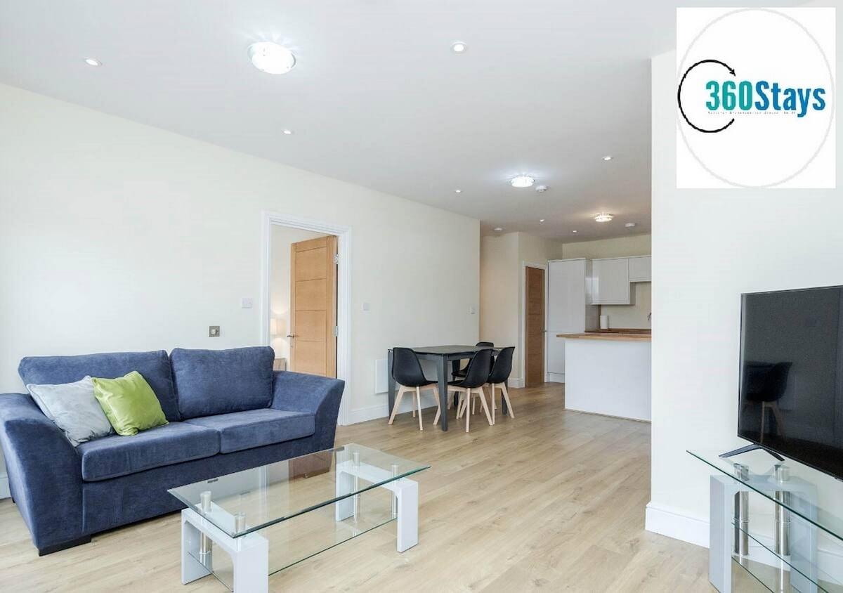 Luxury 2 Bedroom Apt.03 with Parking in Maidenhead2