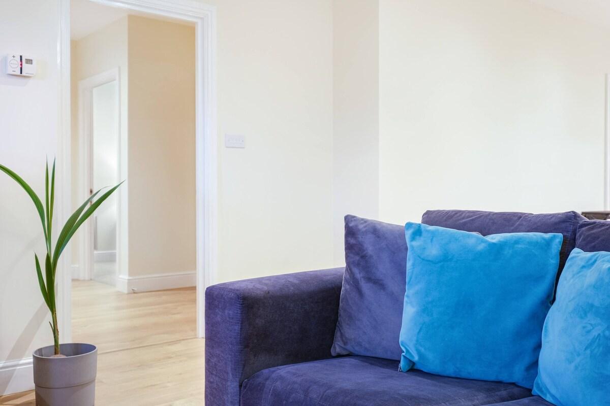 Luxury 3 Bedroom Apt.04 with Parking in Maidenhead2