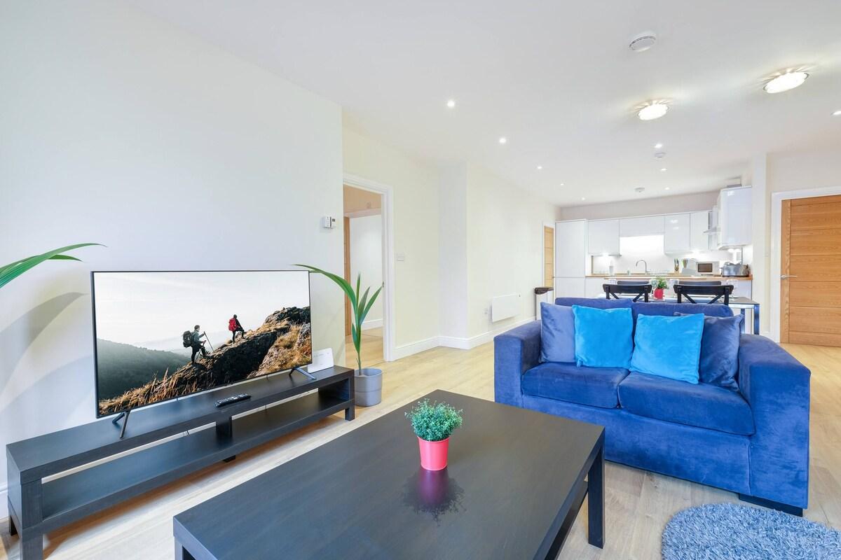 Luxury 3 Bedroom Apt.04 with Parking in Maidenhead4