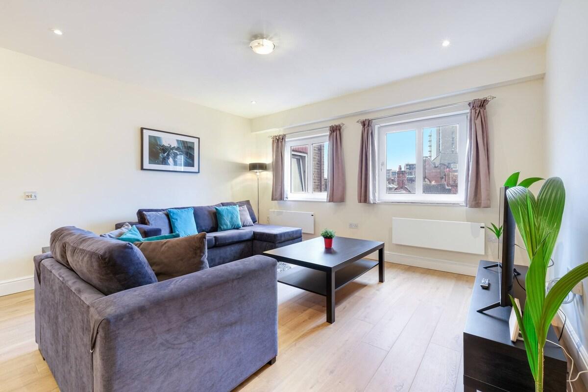 Luxury 3 Bedroom Apt.04 with Parking in Maidenhead5