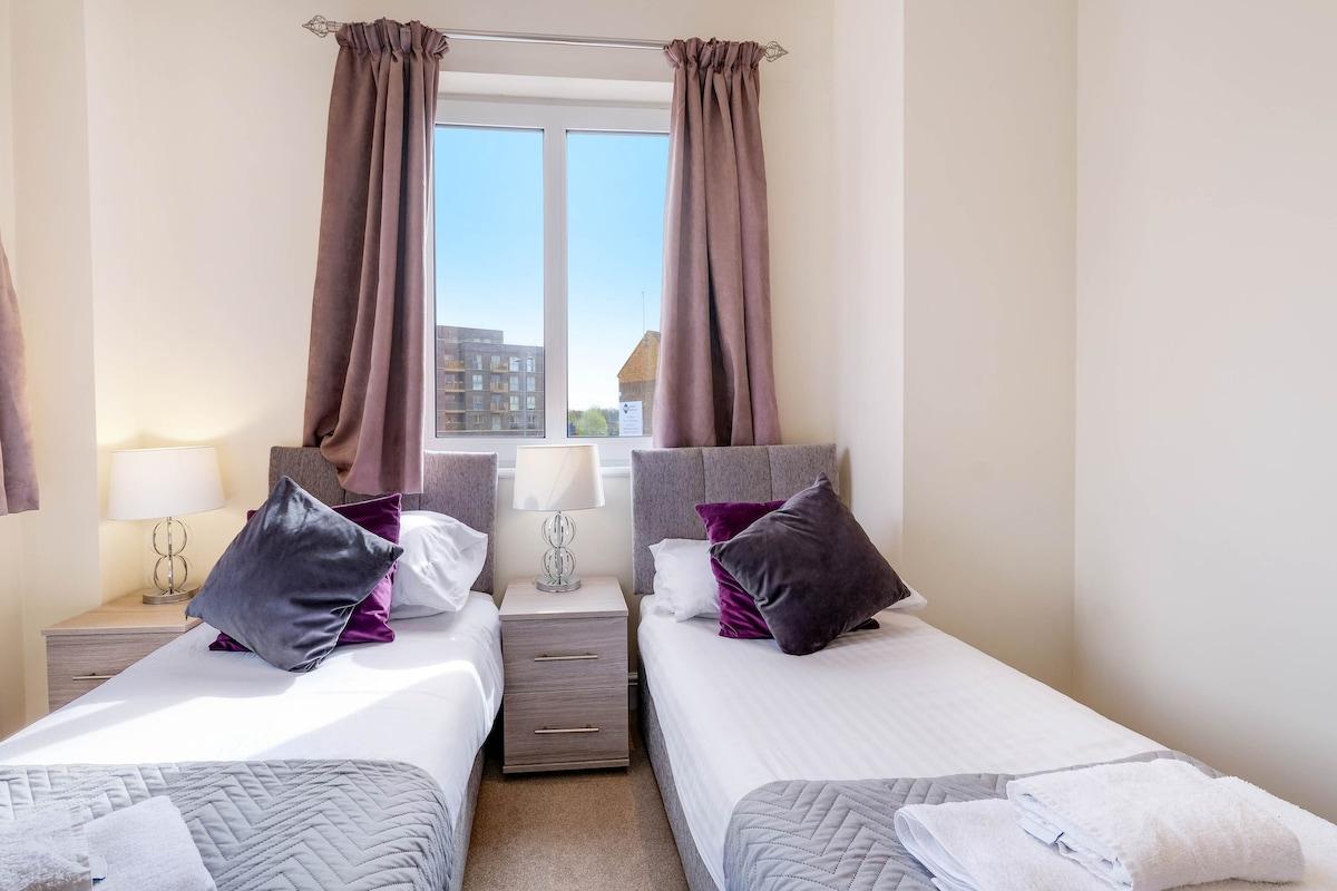 Luxury 2 Bedroom Apt.05 with Parking in Maidenhead