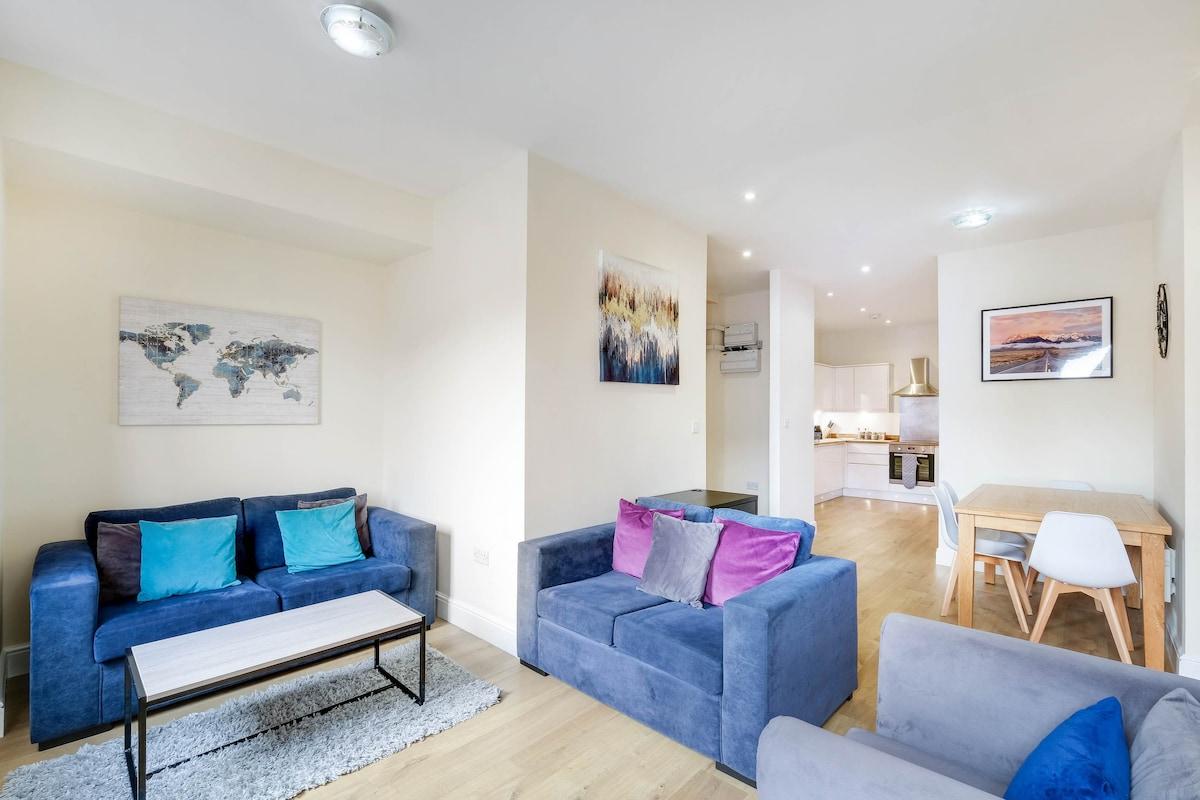Luxury 2 Bedroom Apt.05 with Parking in Maidenhead4