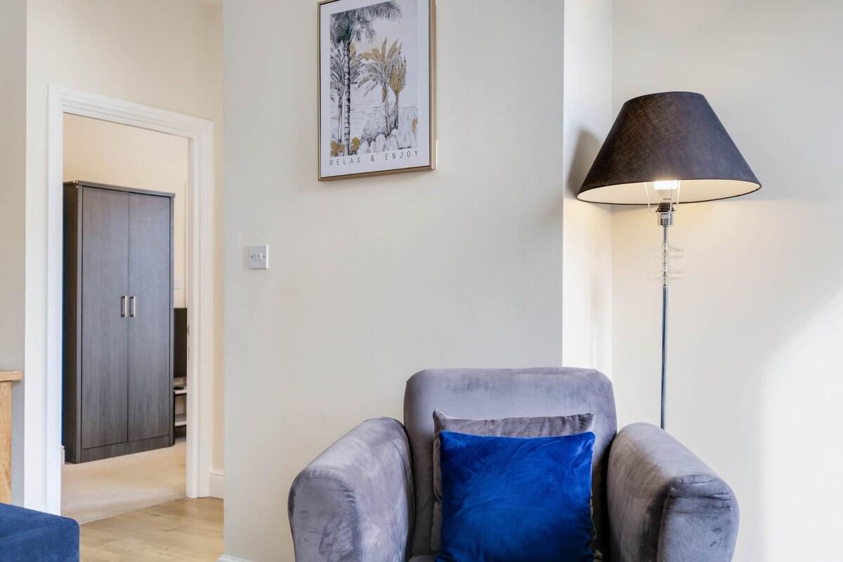 Luxury 2 Bedroom Apt.05 with Parking in Maidenhead5