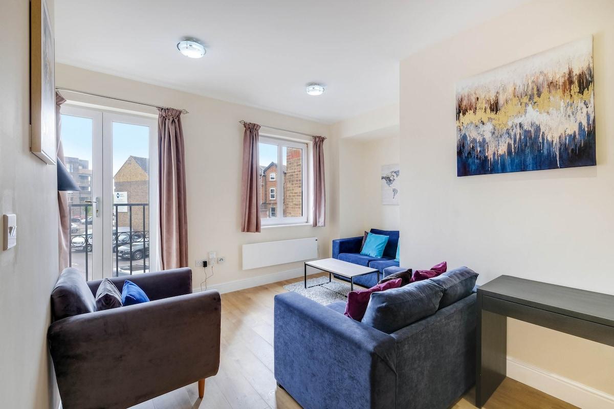 Luxury 2 Bedroom Apt.05 with Parking in Maidenhead6