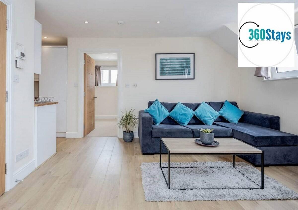 Luxury 1 Bedroom Apt.06 with Parking in Maidenhead