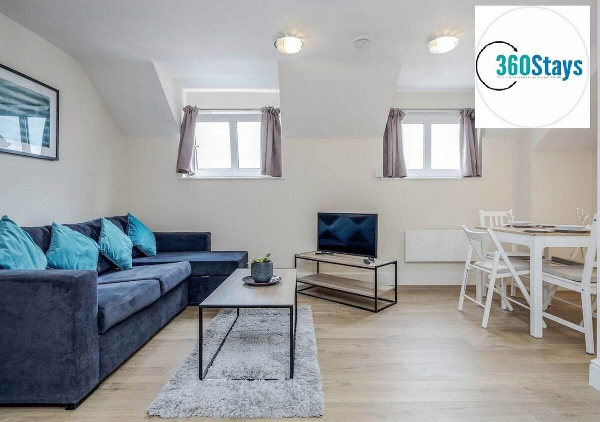 Luxury 1 Bedroom Apt.06 with Parking in Maidenhead3