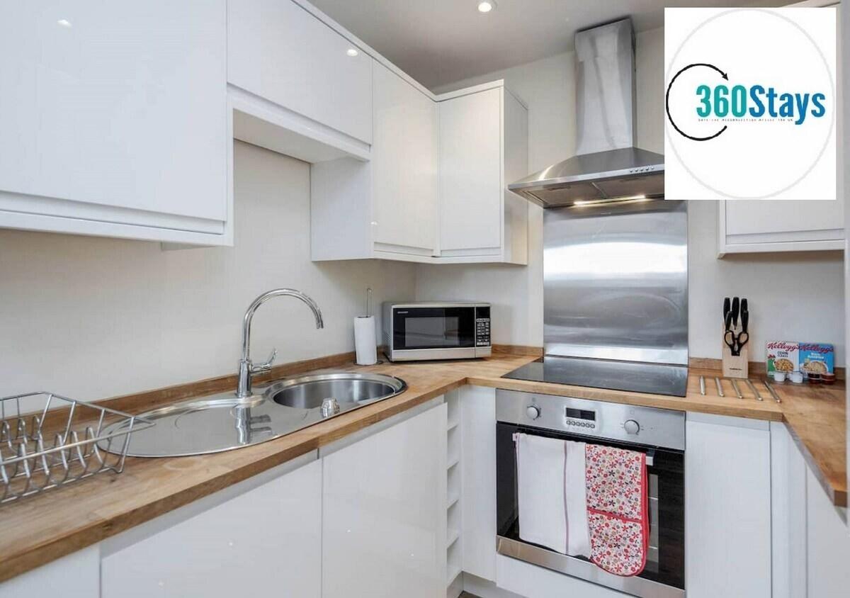 Luxury 1 Bedroom Apt.06 with Parking in Maidenhead5