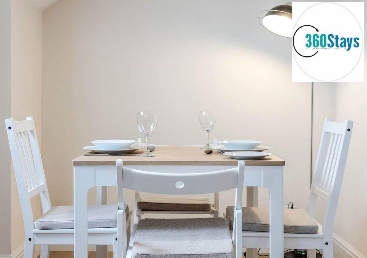 Luxury 1 Bedroom Apt.06 with Parking in Maidenhead6