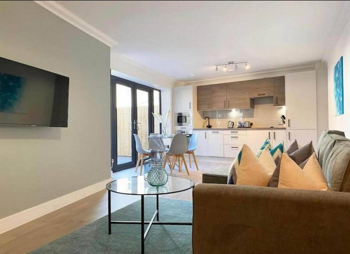 Stylish 2 Bedroom 2 Bath Apt. 01 in Rochester