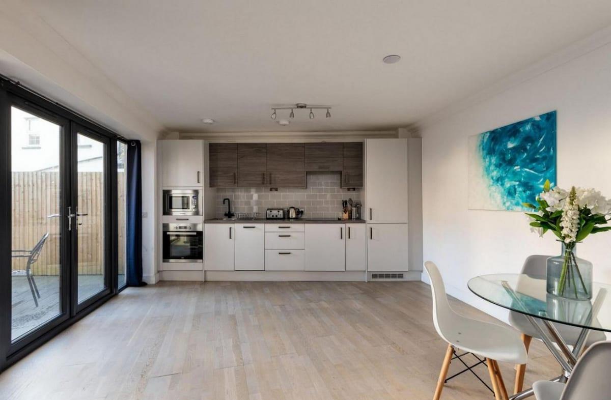 Stylish 2 Bedroom 2 Bath Apt. 01 in Rochester3