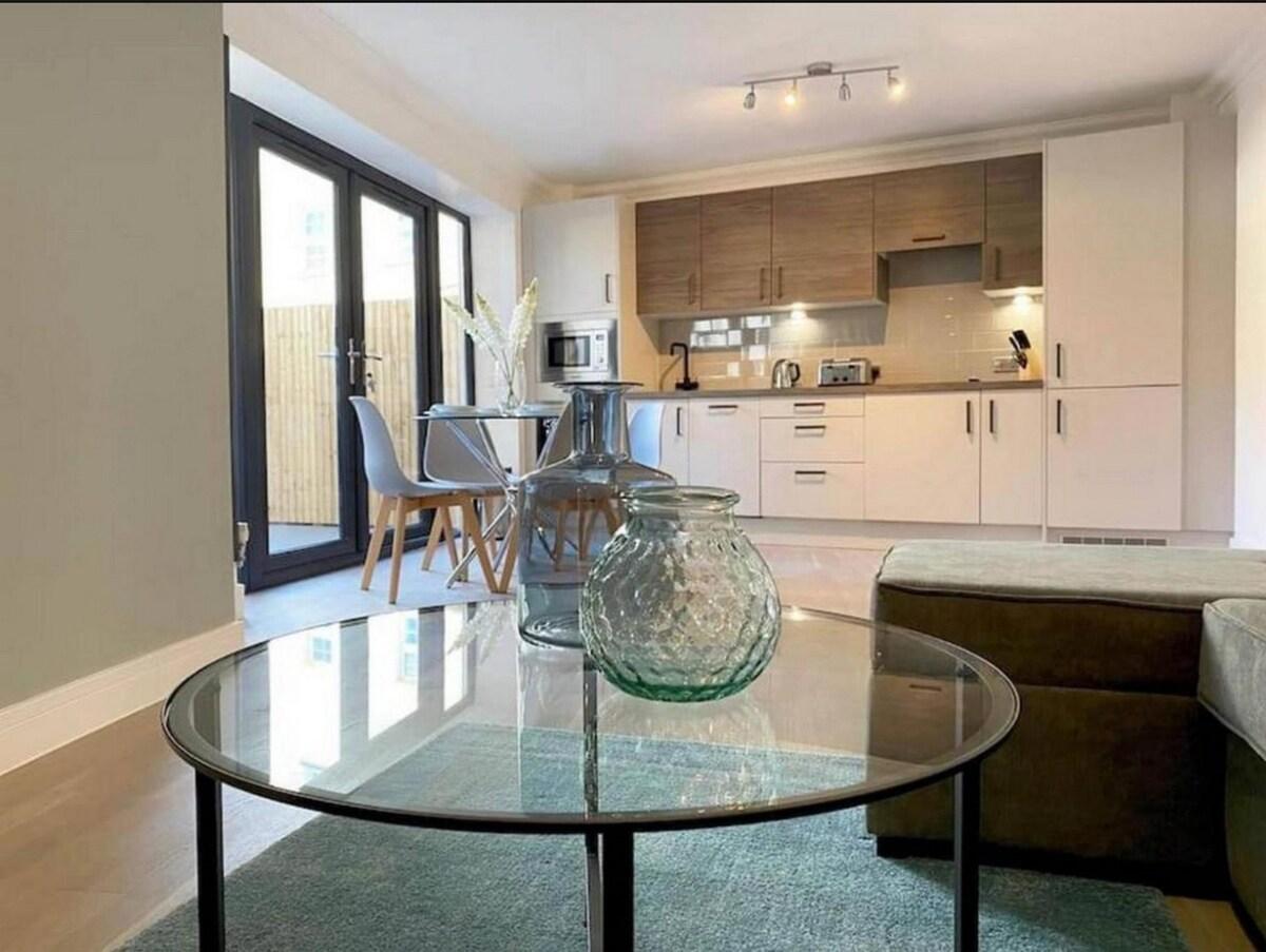 Stylish 2 Bedroom 2 Bath Apt. 01 in Rochester5