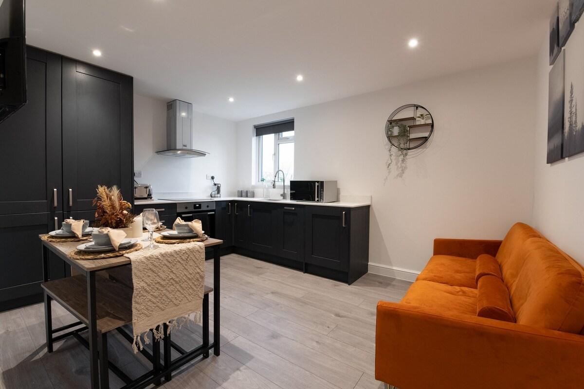 Woodside Park 3 Bedroom and 2 Bathroom Apt. B