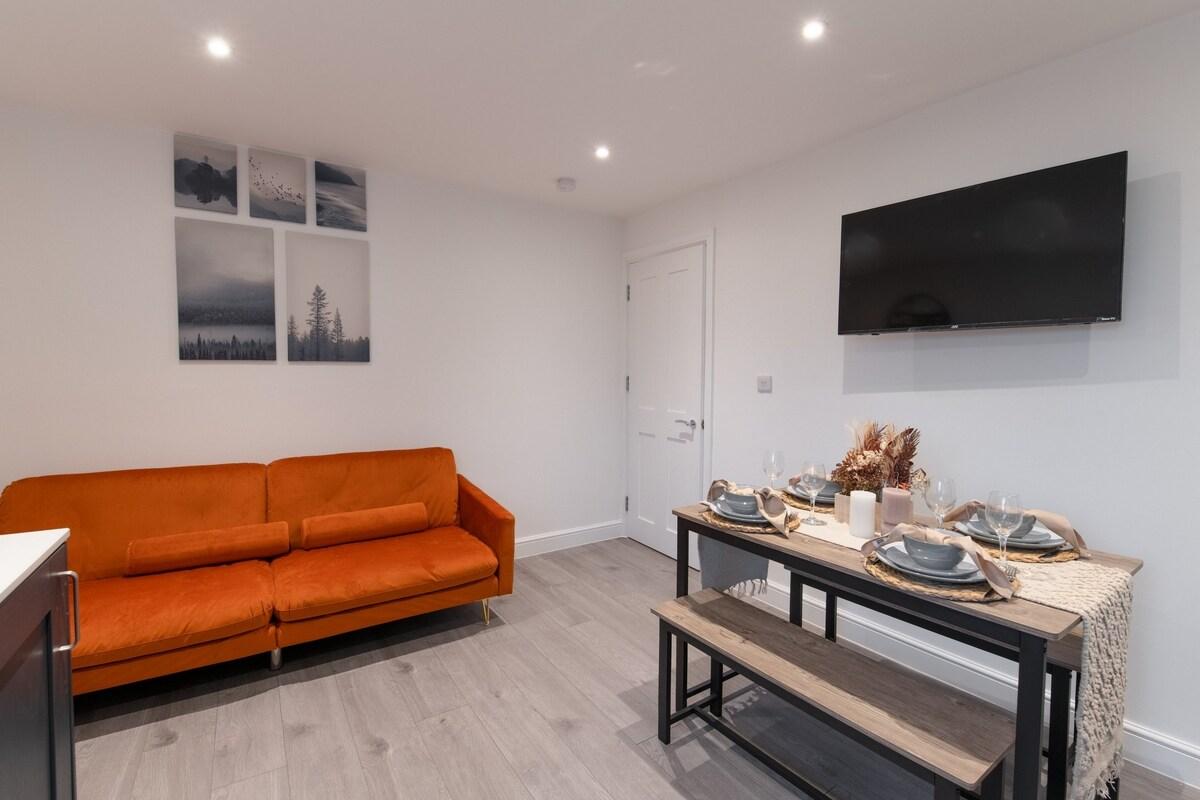 Woodside Park 3 Bedroom and 2 Bathroom Apt. B2