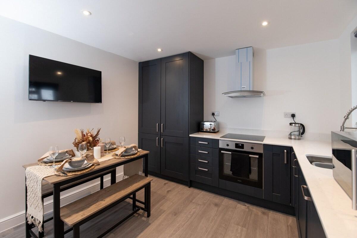 Woodside Park 3 Bedroom and 2 Bathroom Apt. B3