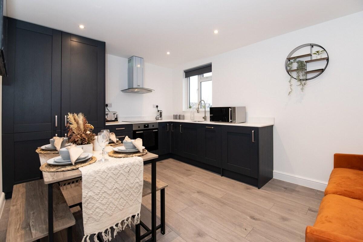 Woodside Park 3 Bedroom and 2 Bathroom Apt. B5