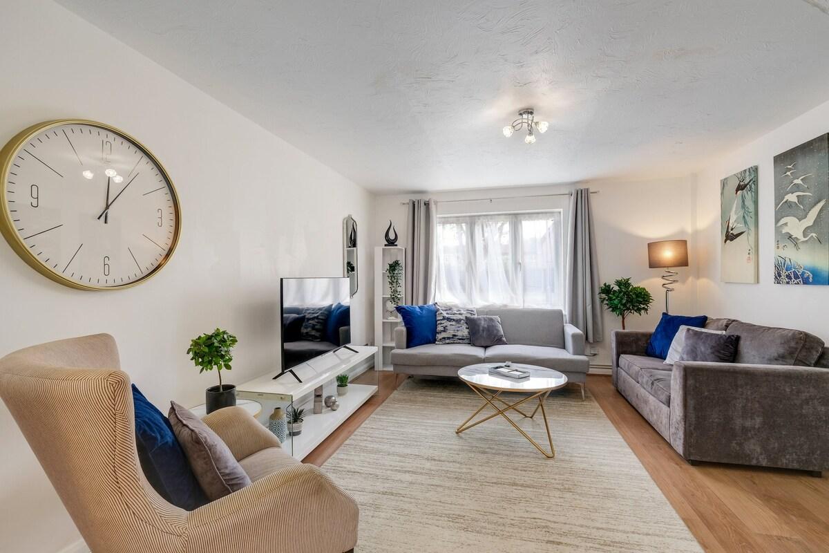 Sharp Close 4  Bedroom, 2 Bathroom in Aylesbury3