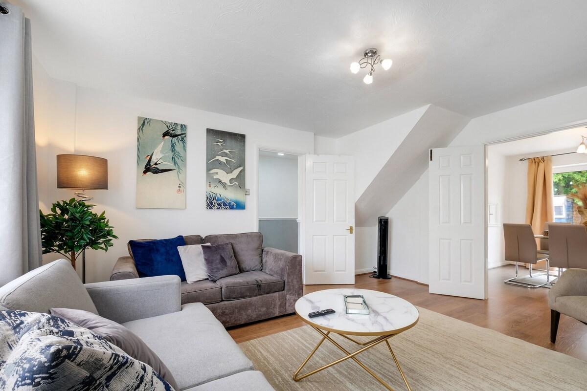 Sharp Close 4  Bedroom, 2 Bathroom in Aylesbury4