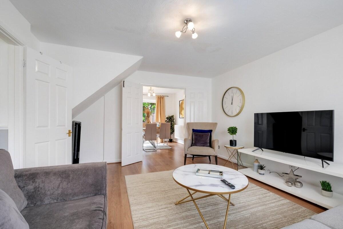 Sharp Close 4  Bedroom, 2 Bathroom in Aylesbury5
