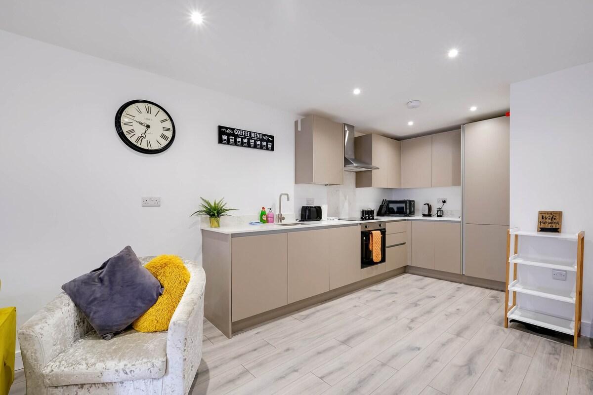 Modern 2 Bedrooms Apt. 05 Town Centre Camberley6