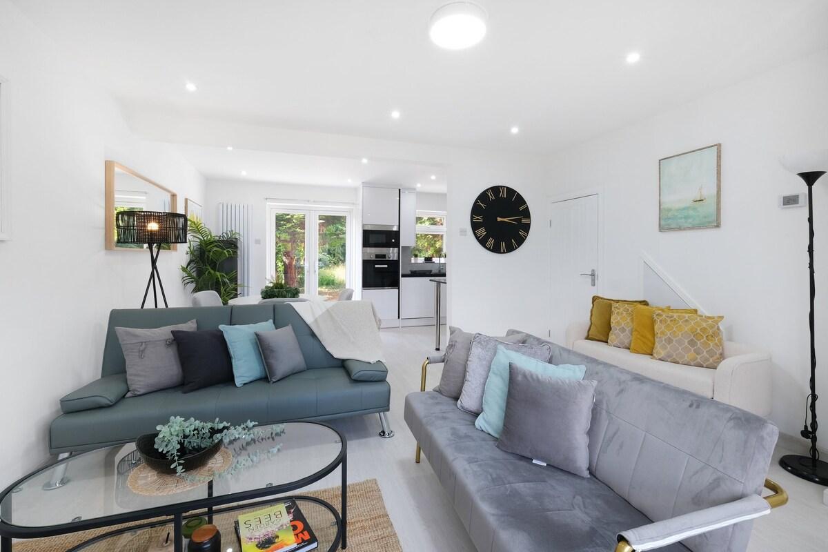 Denham Close  3 Bedroom, 1.5 Bathroom Home2