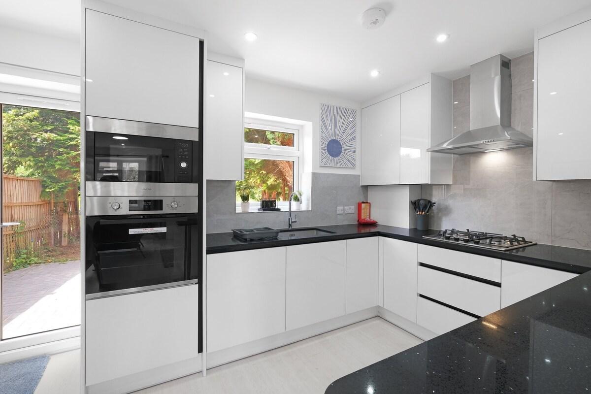 Denham Close  3 Bedroom, 1.5 Bathroom Home5