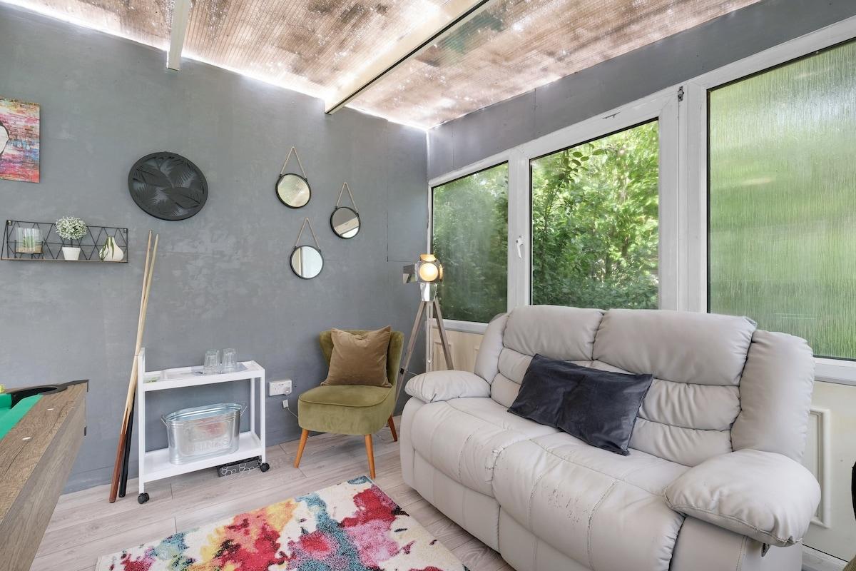 Modern 3 Bedroom, 2.5-Bathroom Home in Edgware5