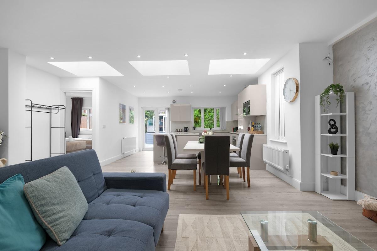 Modern 3 Bedroom, 2.5-Bathroom Home in Edgware6