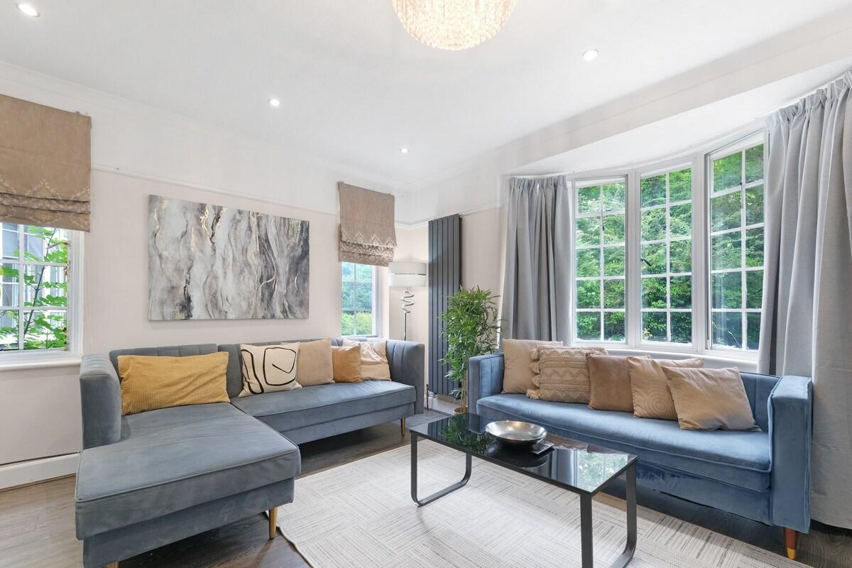 Elegant 5 Bedroom, 2 Bathroom Home at Marlow Hill2