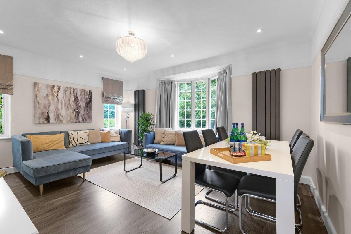 Elegant 5 Bedroom, 2 Bathroom Home at Marlow Hill4