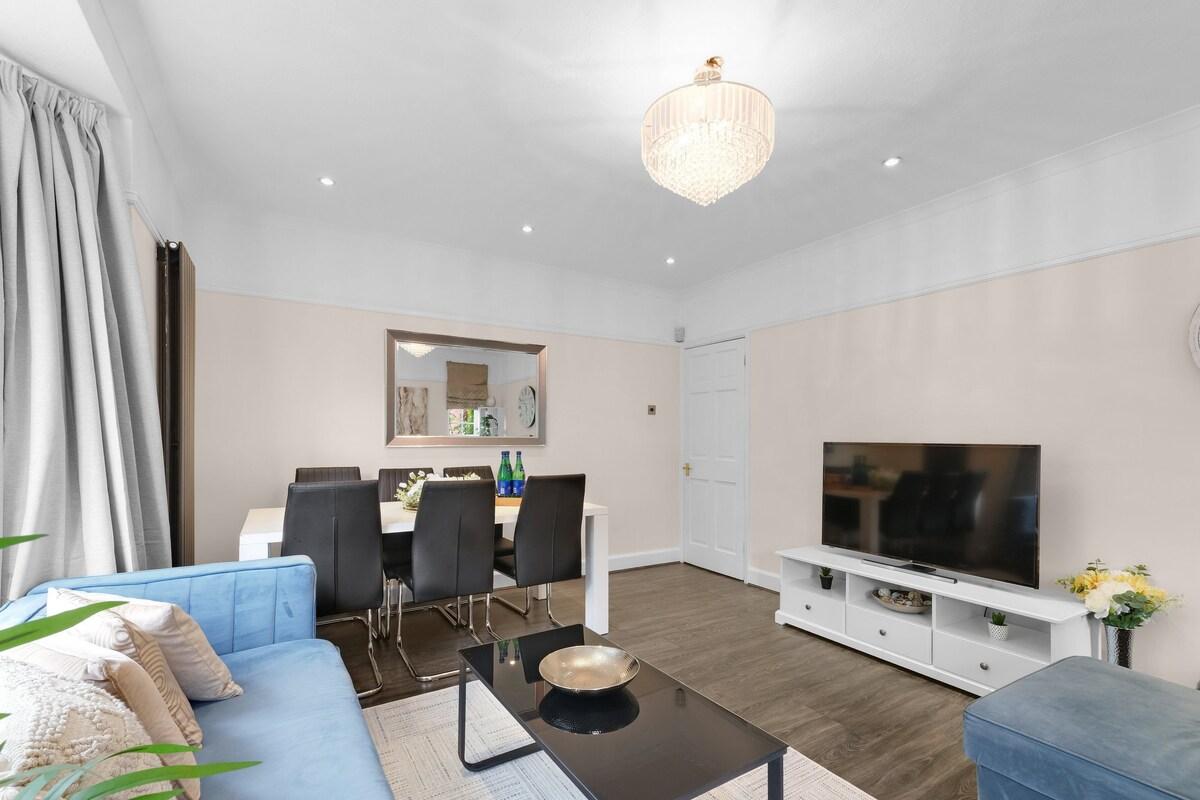 Elegant 5 Bedroom, 2 Bathroom Home at Marlow Hill5