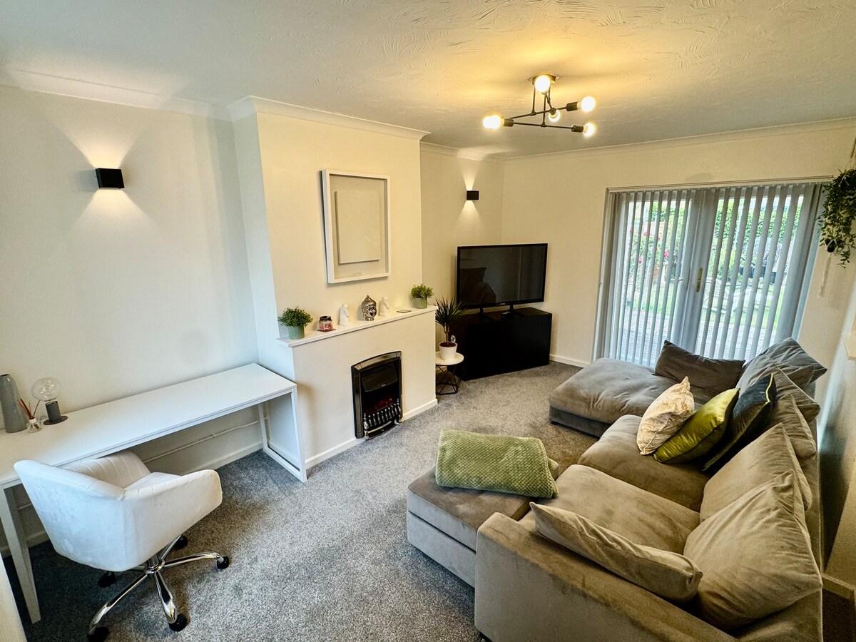Comfortable 3BR house-parking close to city centre