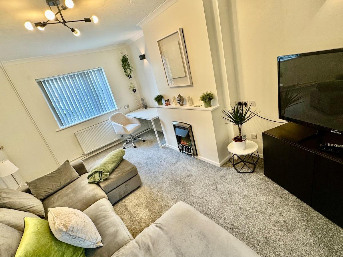Comfortable 3BR house-parking close to city centre3