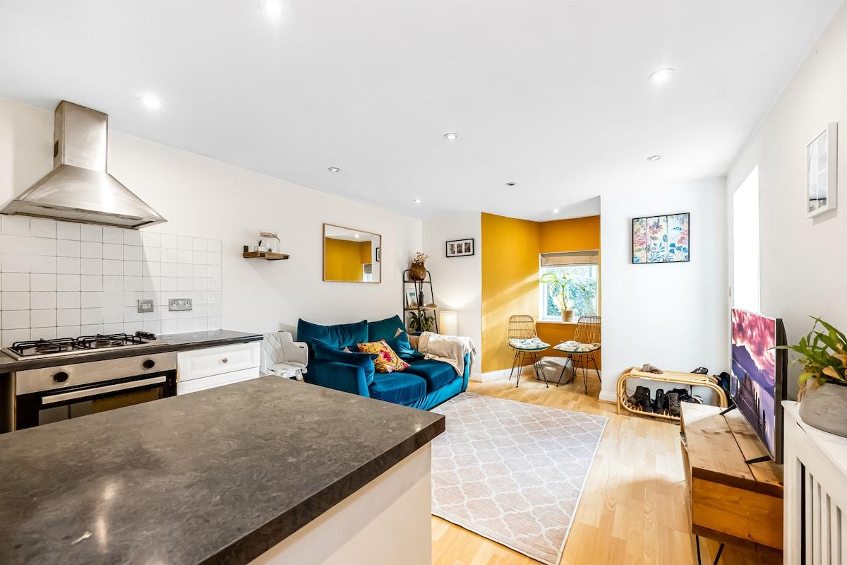 2-Bed Flat in West Didsbury Near Fletcher Moss2