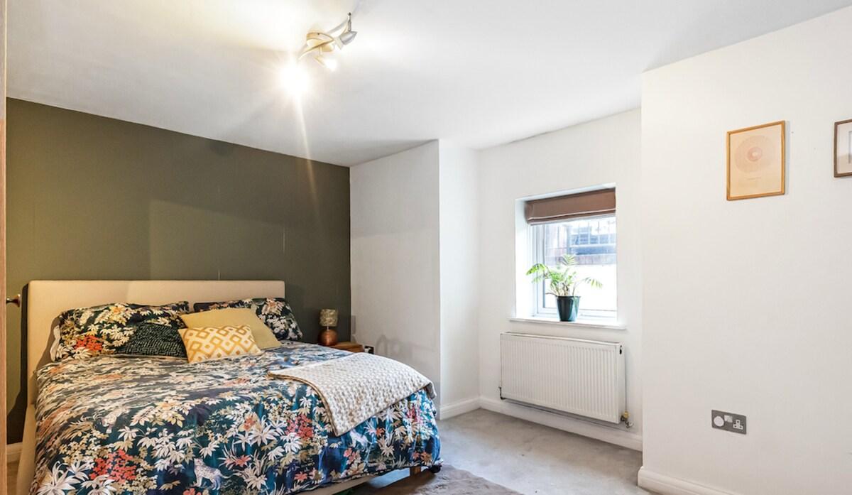 2-Bed Flat in West Didsbury Near Fletcher Moss4